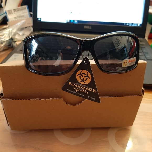 Man's Unisex Sunglasses (acceceries) - Picture 5 of 8